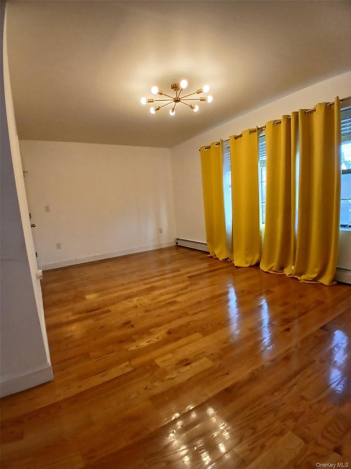 20507 Murdock Avenue Property Photo 6