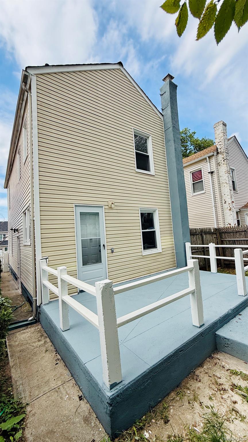 10327 219th Street Property Photo 4