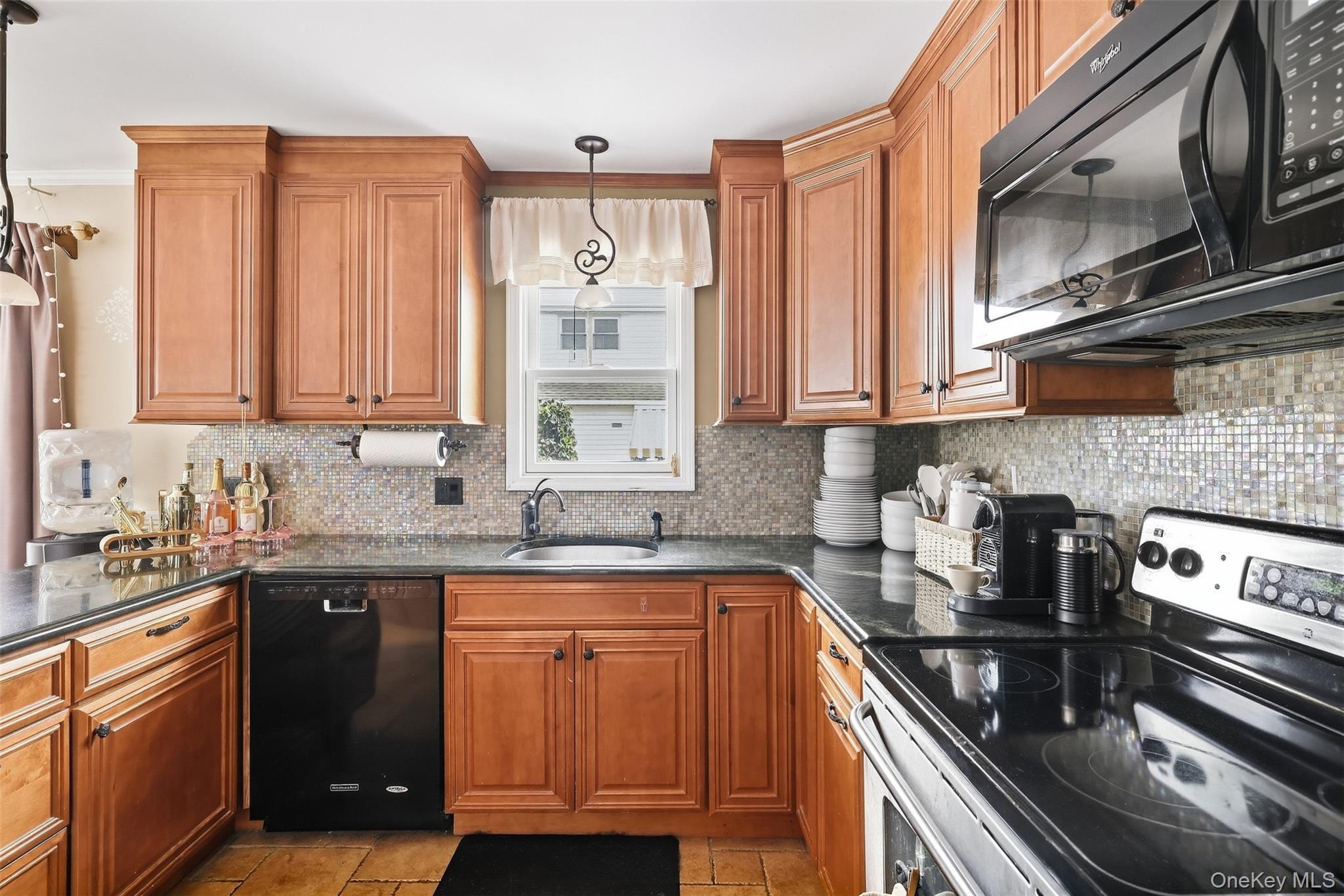 208 Island Parkway Property Photo 10