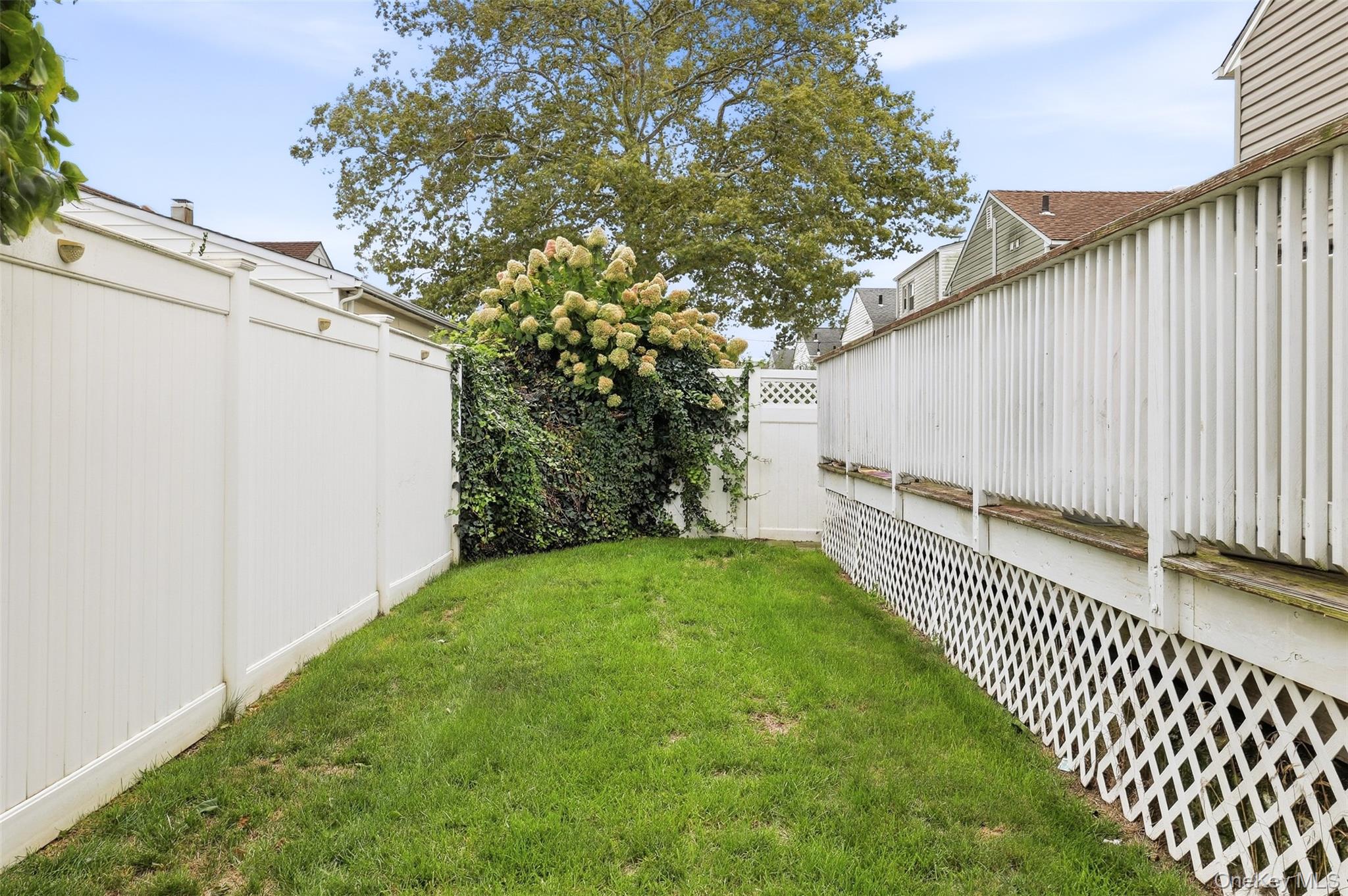 208 Island Parkway Property Photo 24