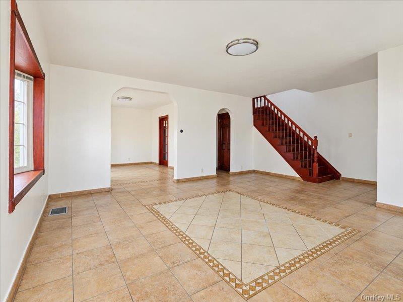 63-19 Everton Street Property Photo 8