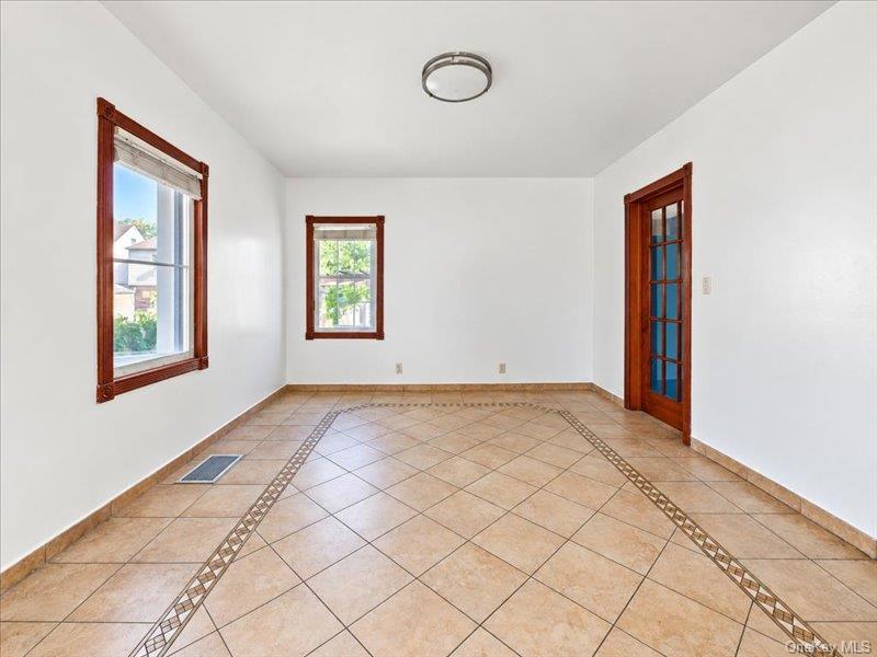 63-19 Everton Street Property Photo 9