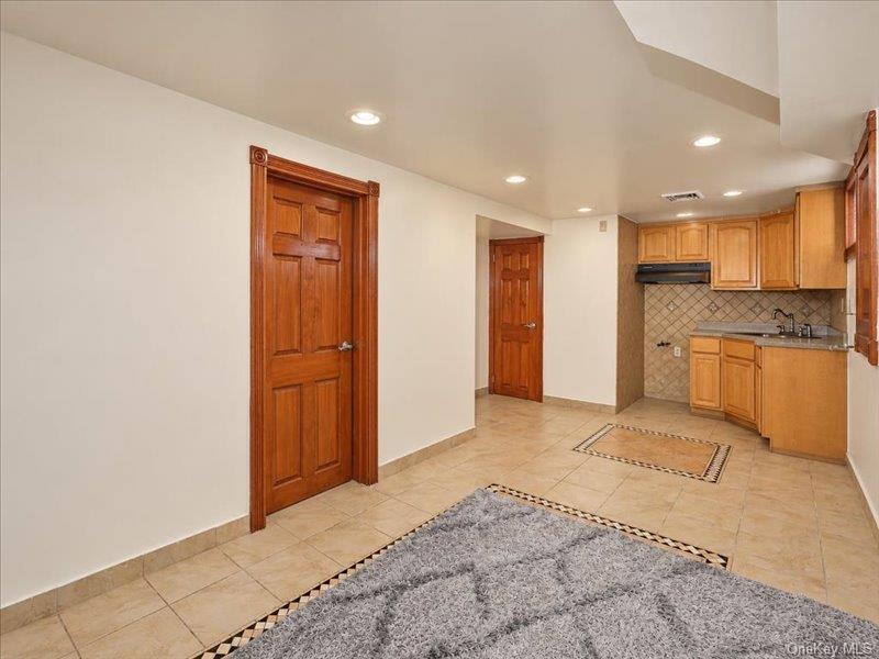 63-19 Everton Street Property Photo 24