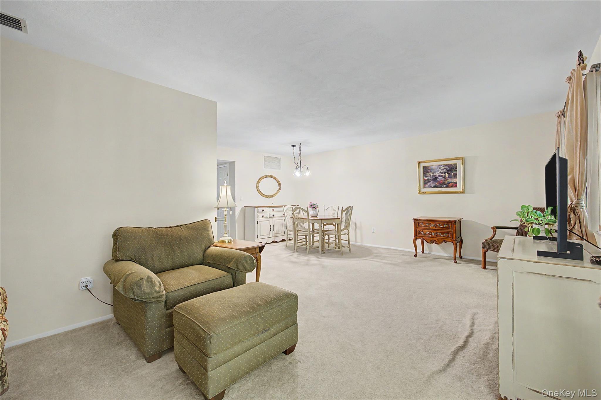 160 Carriage Court D Property Photo 8