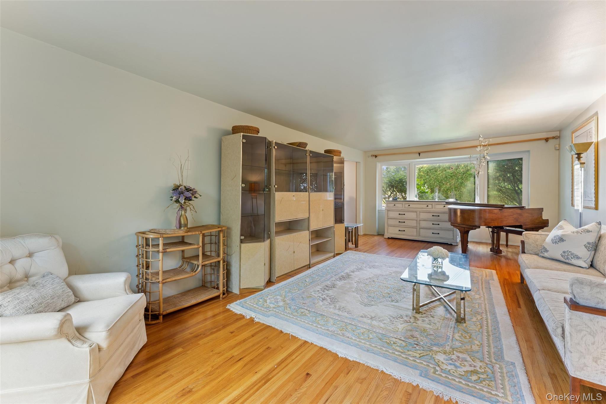 16 Cadillac Drive Property Photo 5