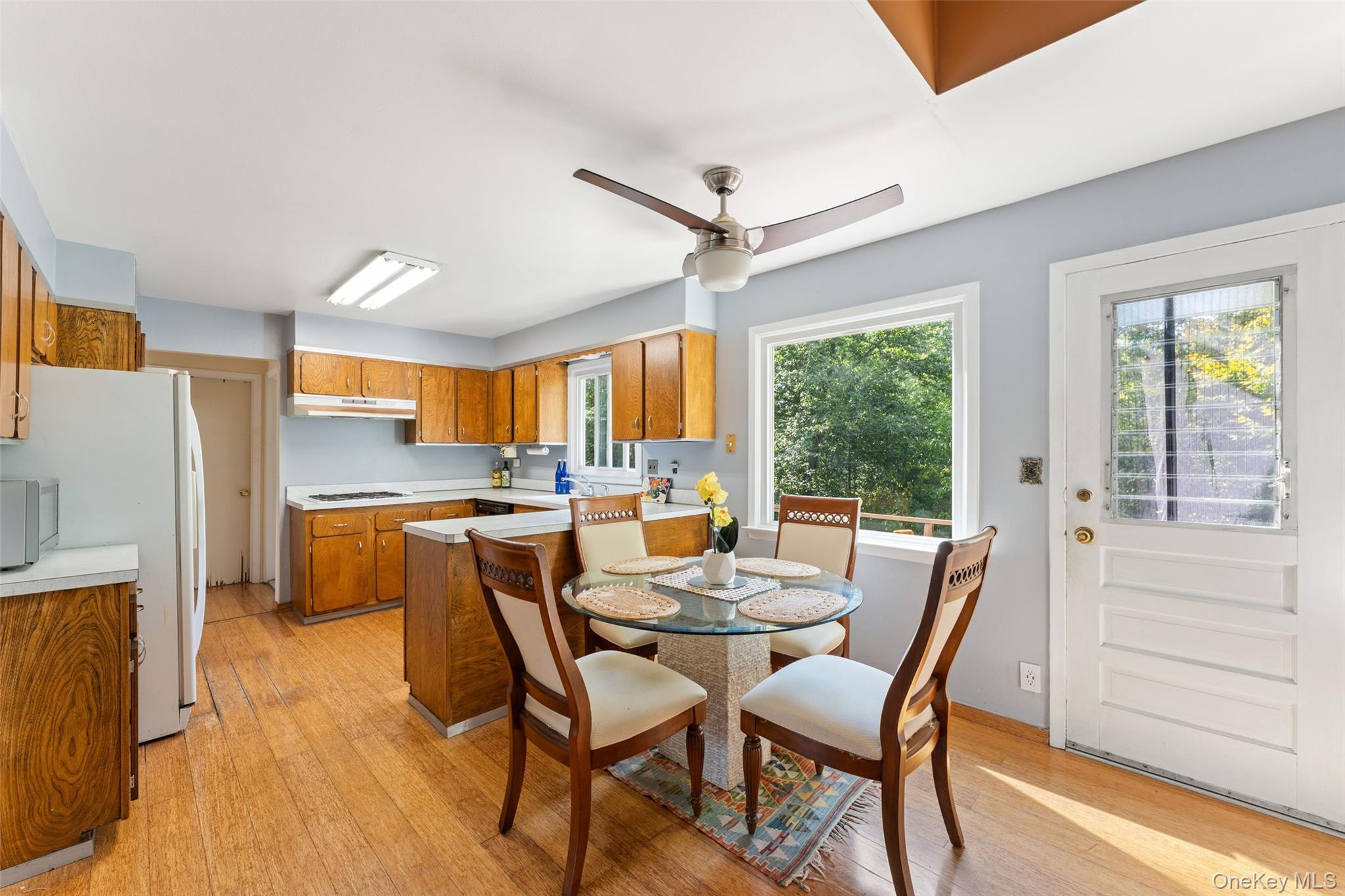 16 Cadillac Drive Property Photo 9