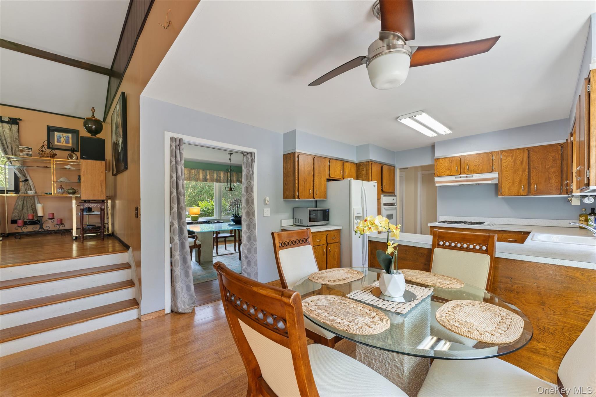 16 Cadillac Drive Property Photo 10