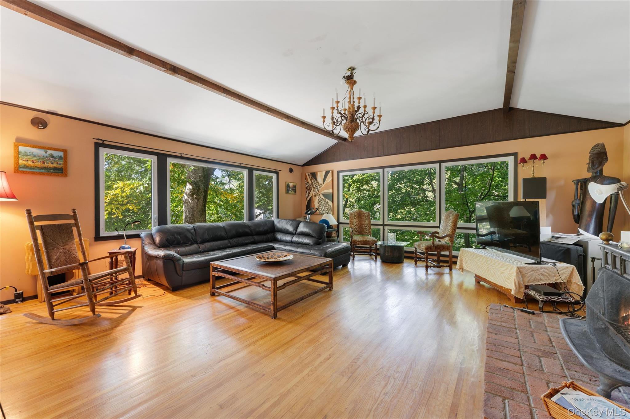 16 Cadillac Drive Property Photo 11
