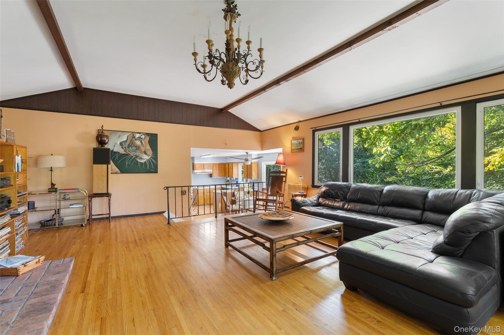 16 Cadillac Drive Property Photo 13