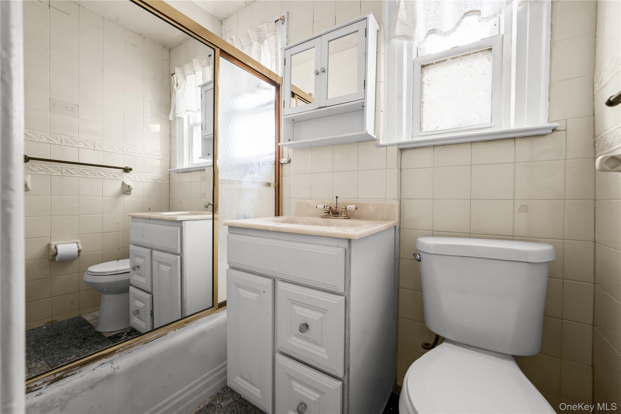 231-08 Mentone Avenue Property Photo 10