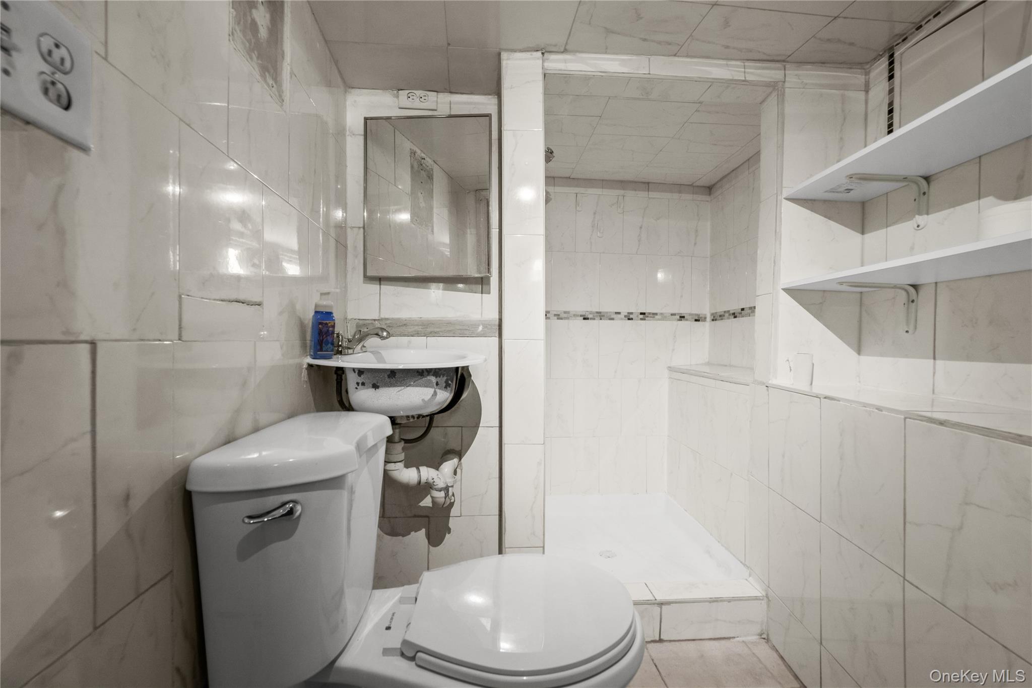 231-08 Mentone Avenue Property Photo 22