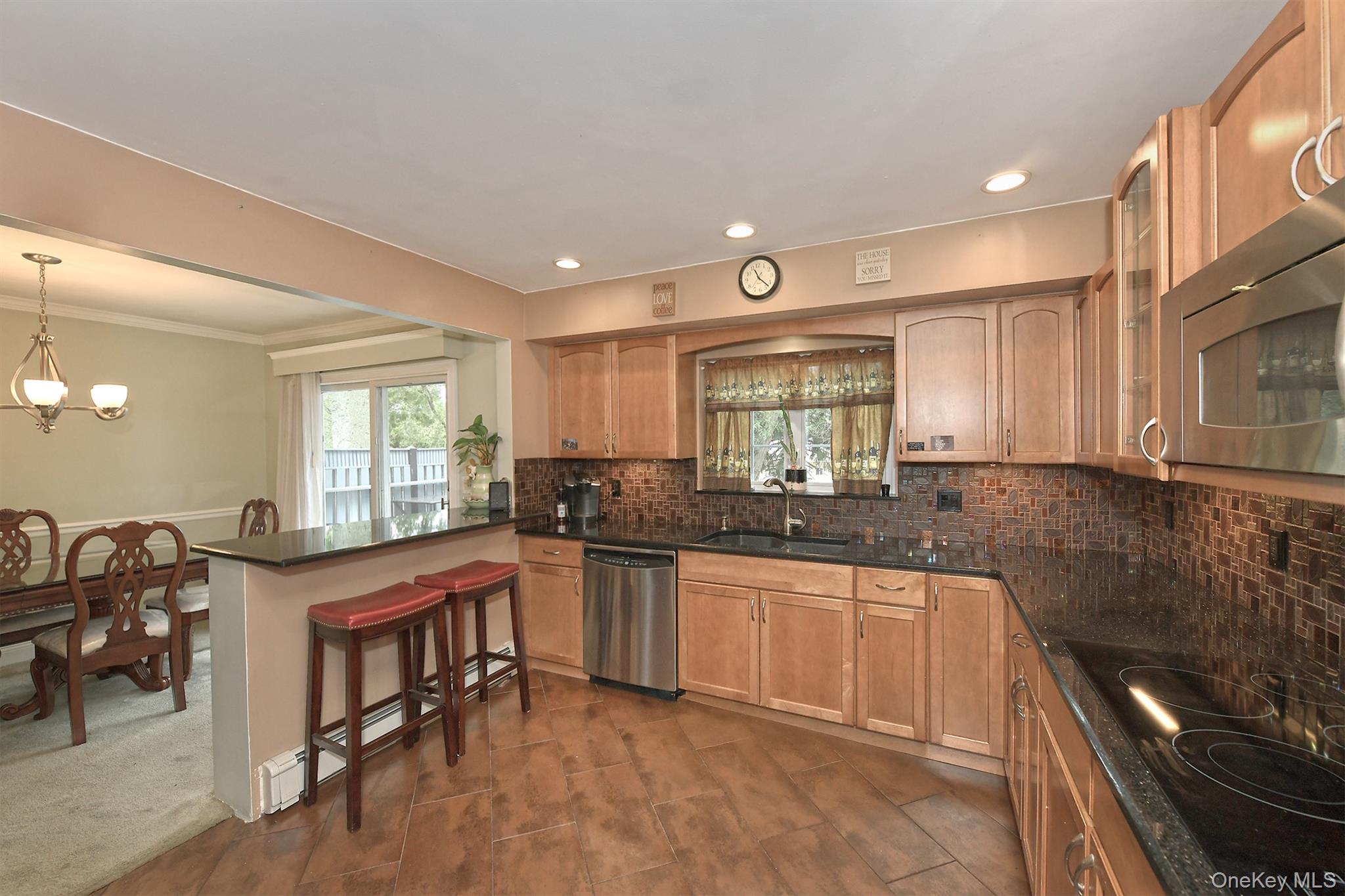 245 N Fulton Avenue Property Photo 8