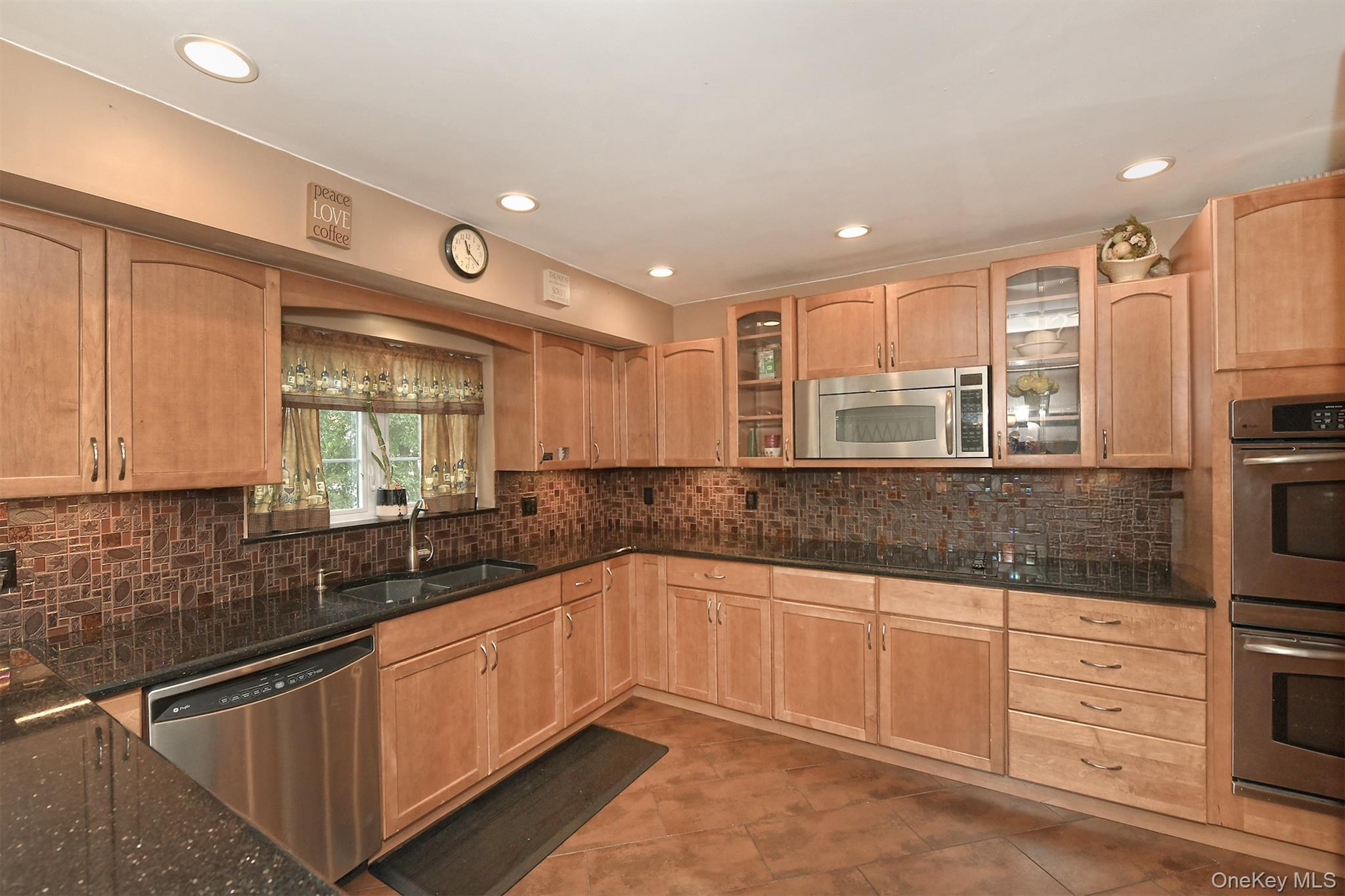 245 N Fulton Avenue Property Photo 9
