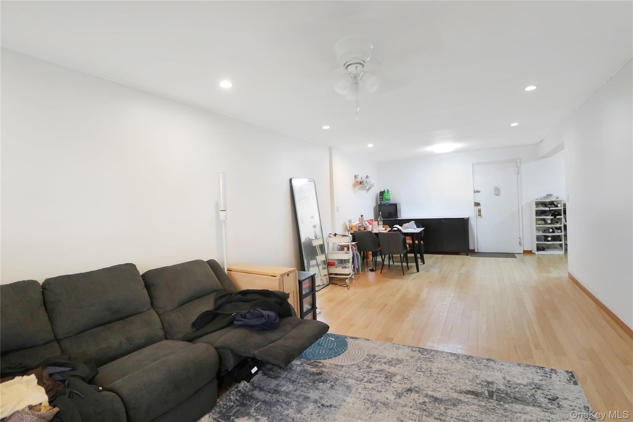4125 Kissena Boulevard 2t Property Photo 5