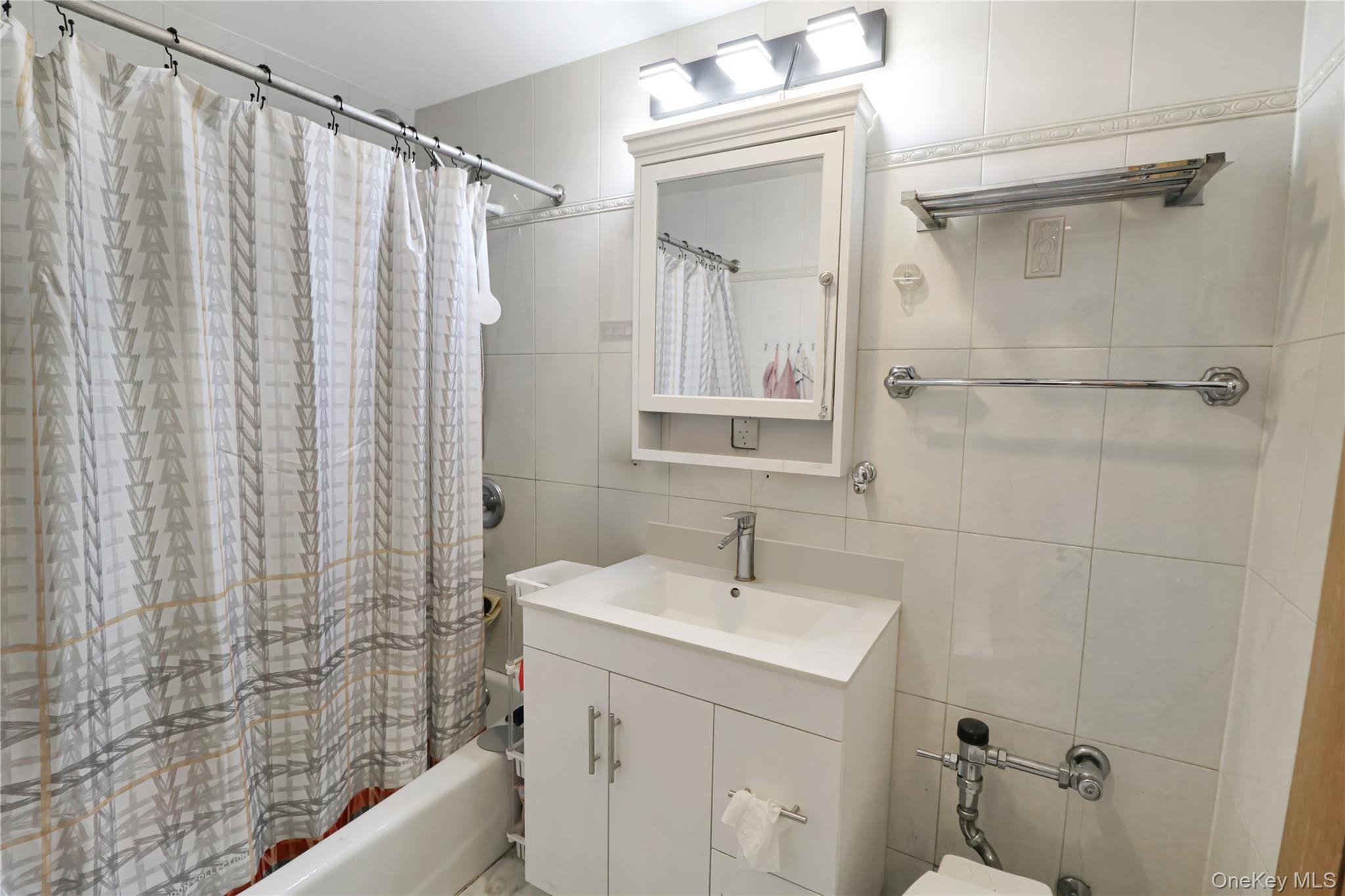 4125 Kissena Boulevard 2t Property Photo 6