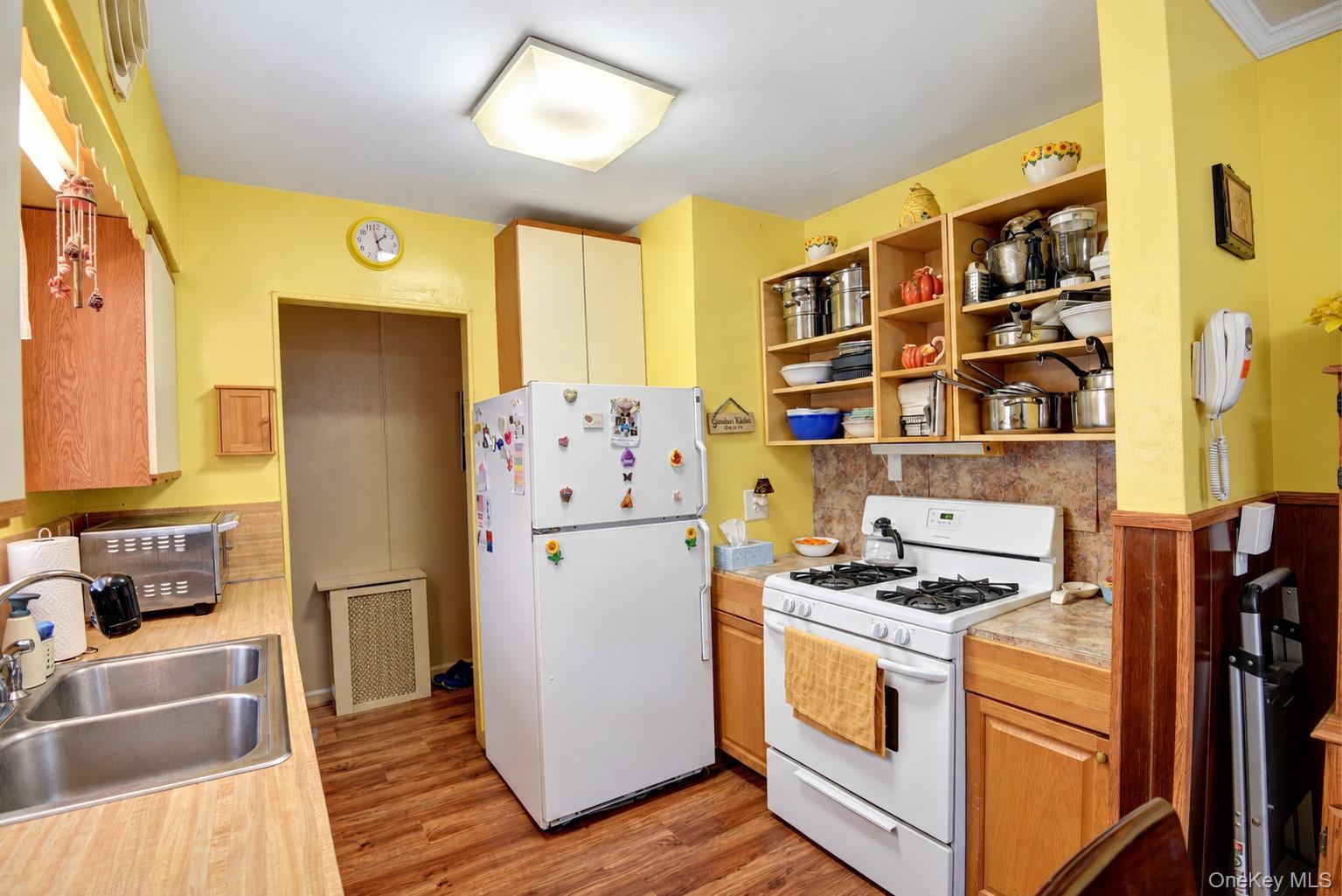150 Franklin Street Property Photo 6