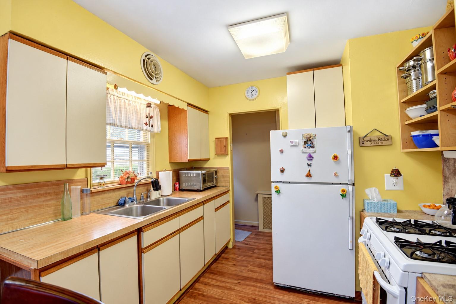 150 Franklin Street Property Photo 7