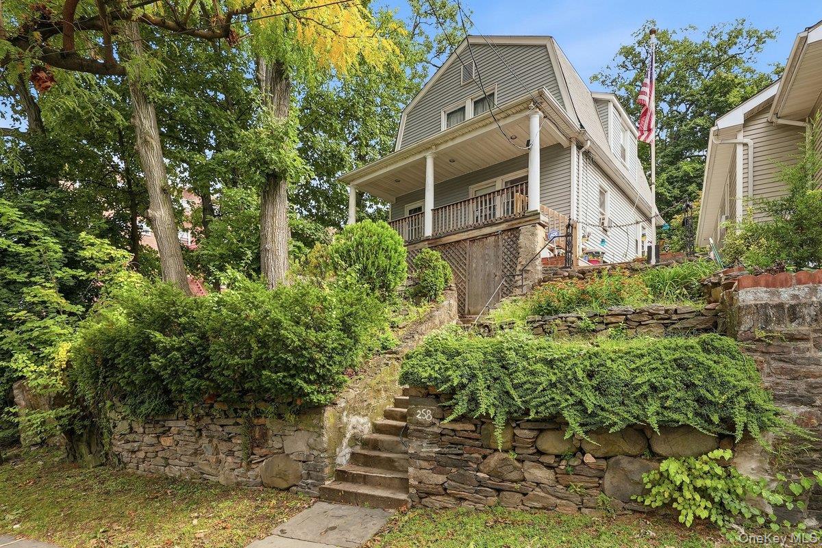 258 Mclean Avenue Property Photo 3