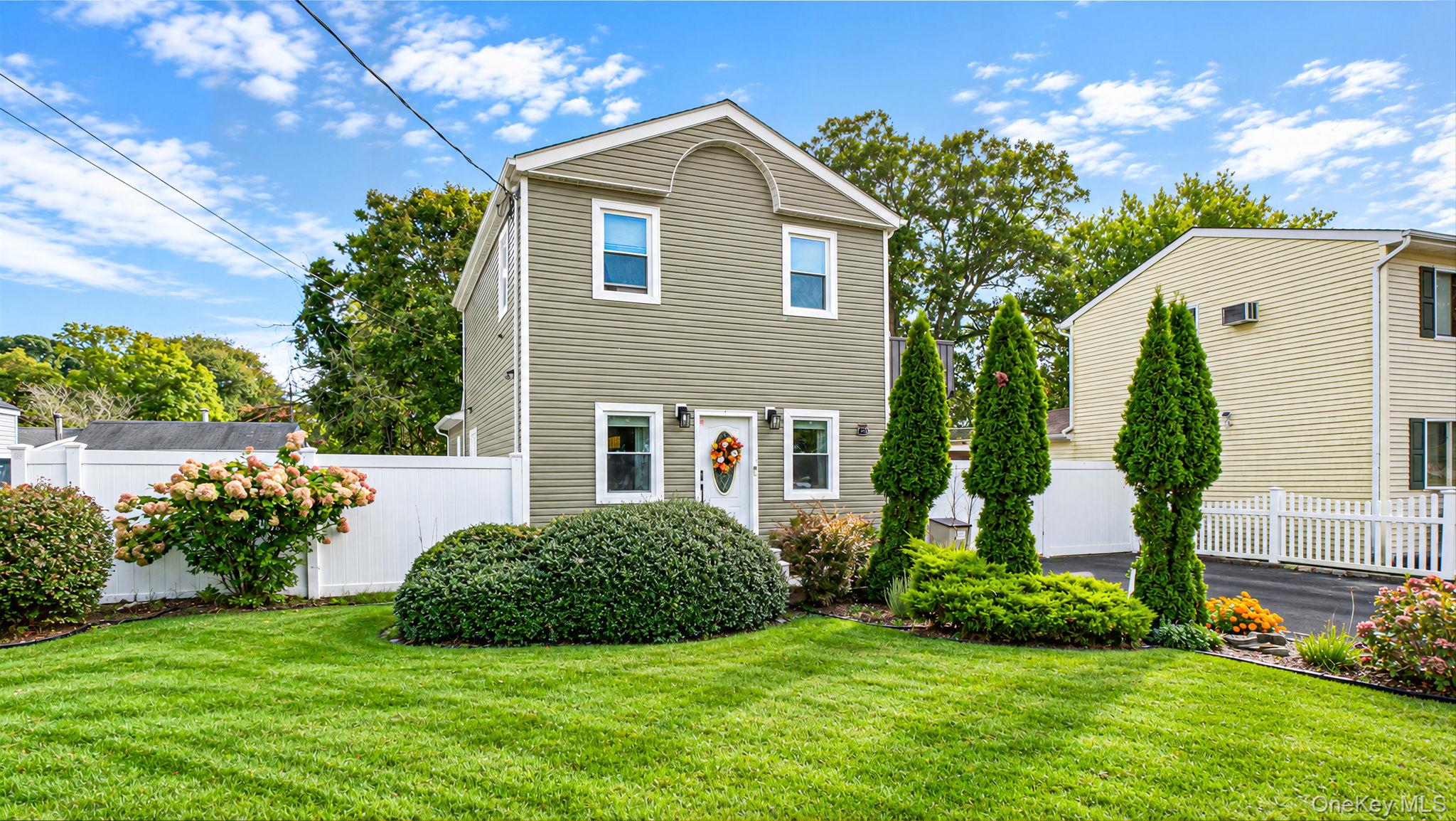 73 Lynbrook Drive Property Photo 4