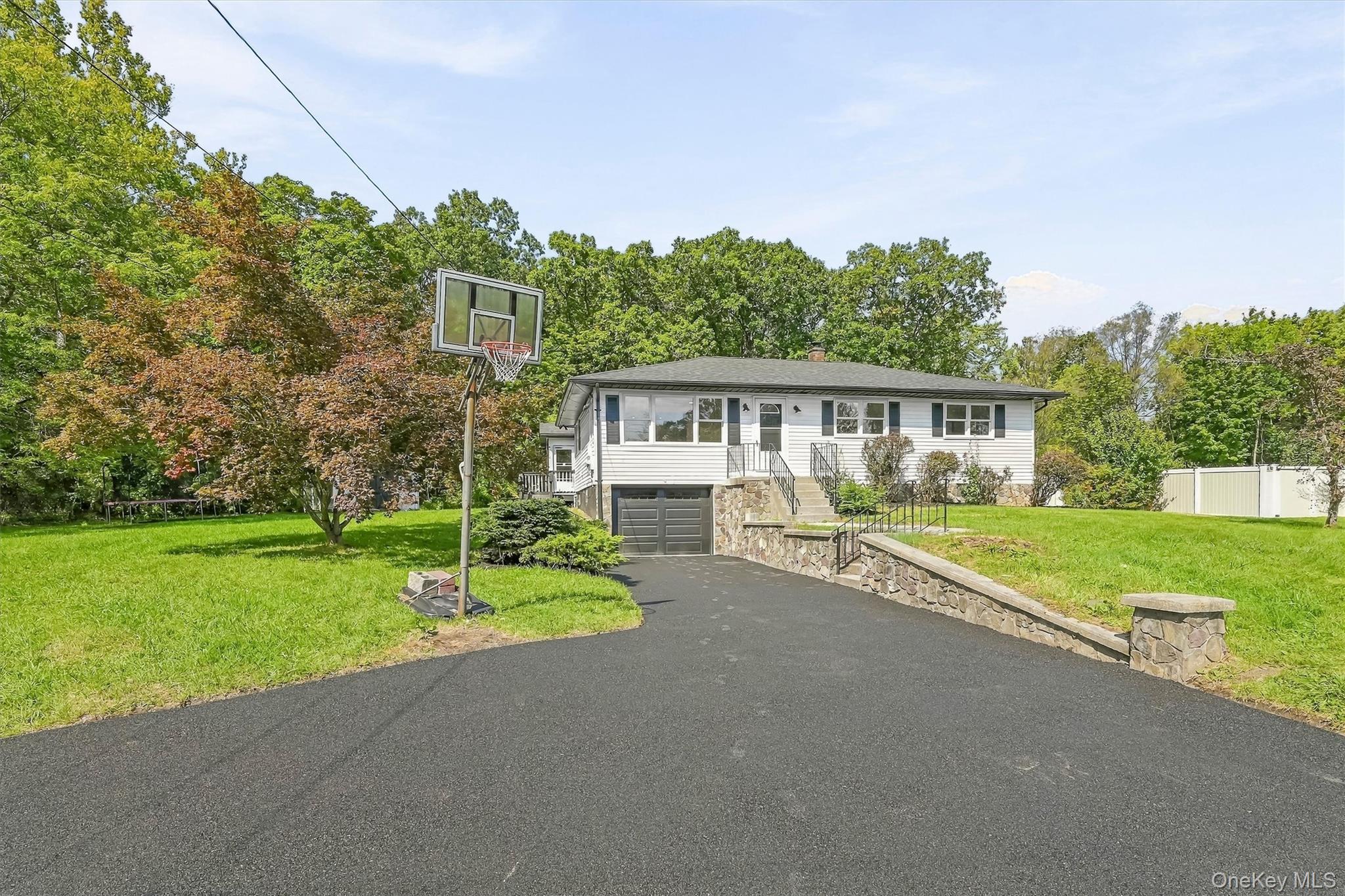 6 Lannis Avenue Property Photo 1