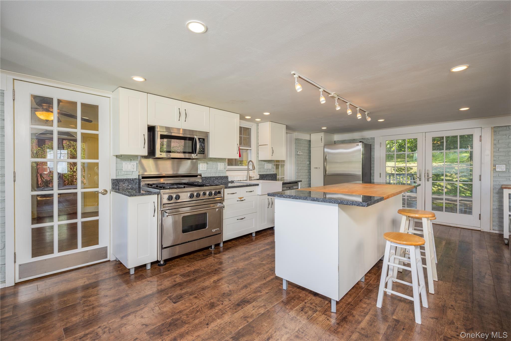 117 Jay Street Property Photo 2