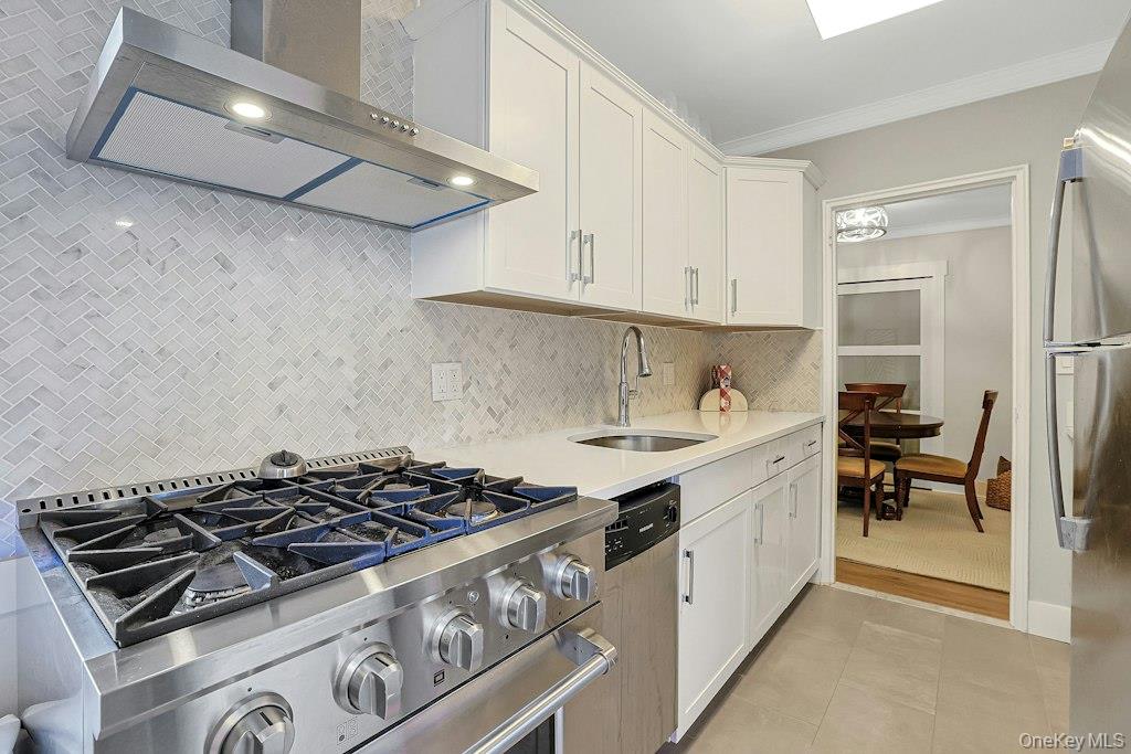 142 Garth Road 3j Property Photo 9