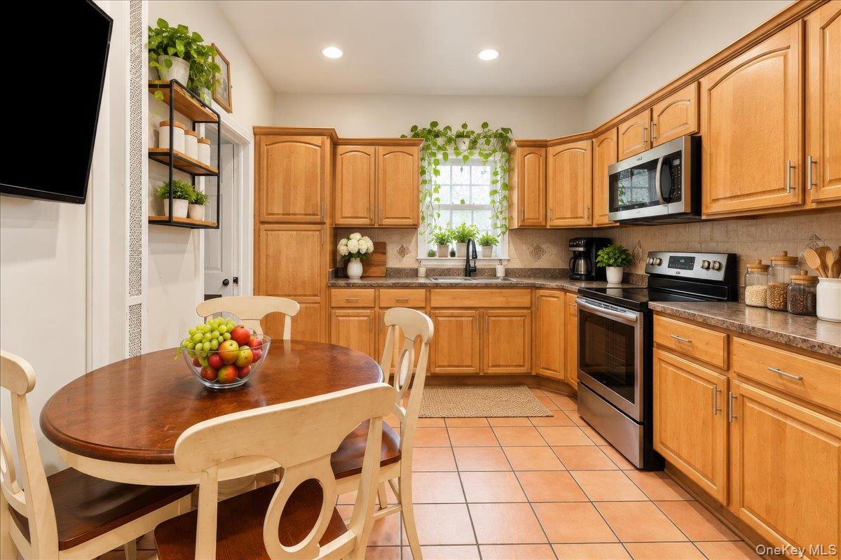 48 S 7th Avenue Property Photo 4