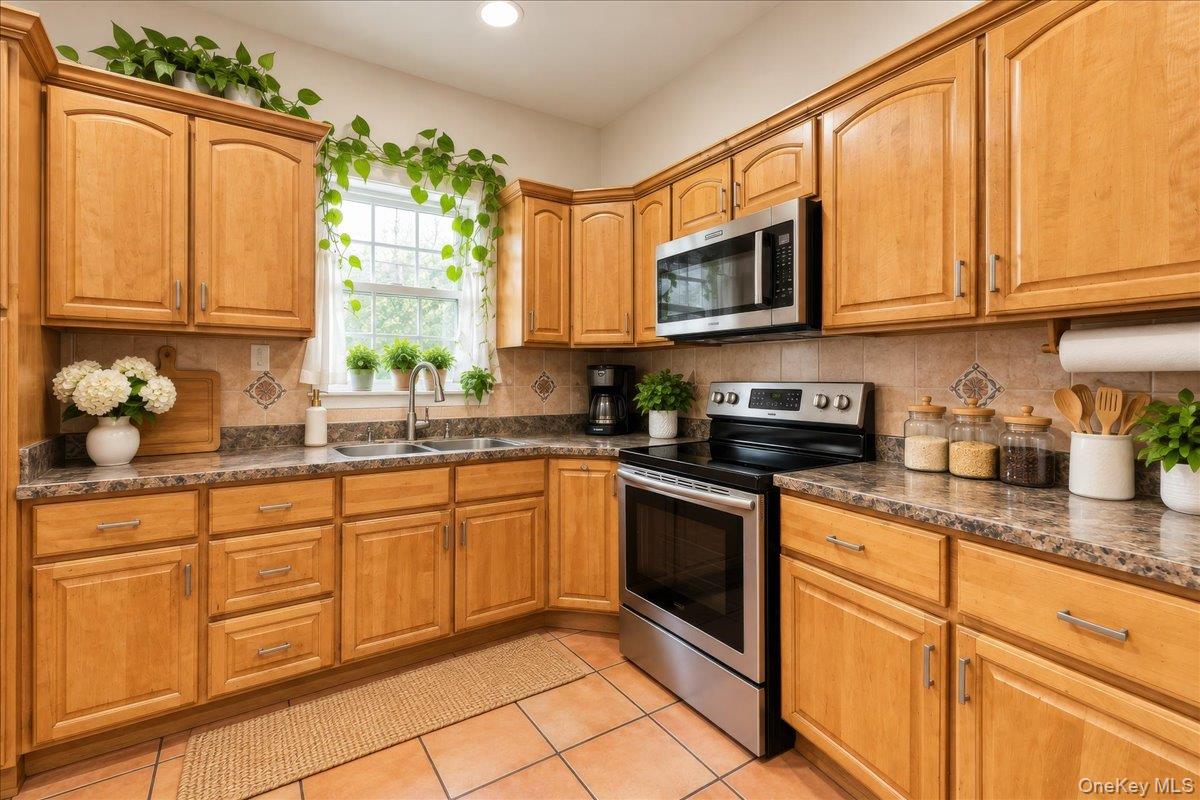 48 S 7th Avenue Property Photo 5