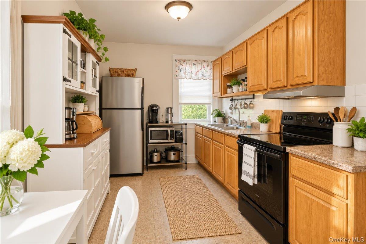 48 S 7th Avenue Property Photo 6
