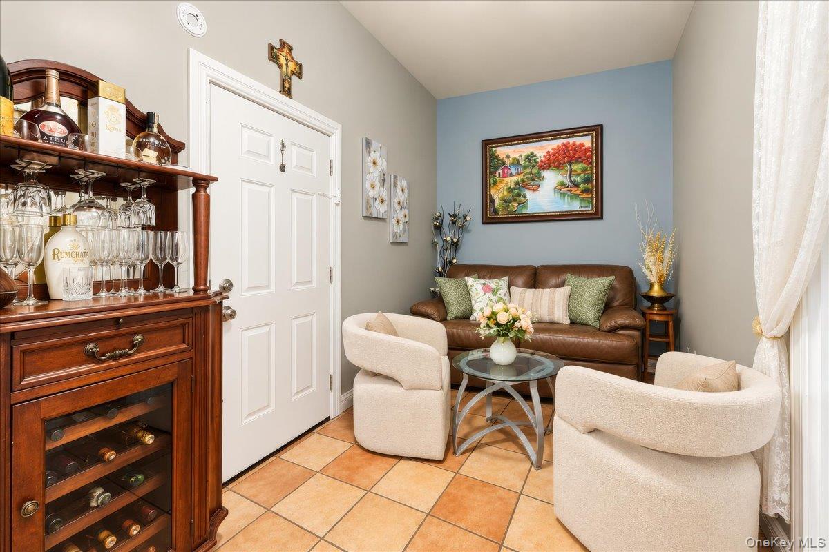 48 S 7th Avenue Property Photo 8