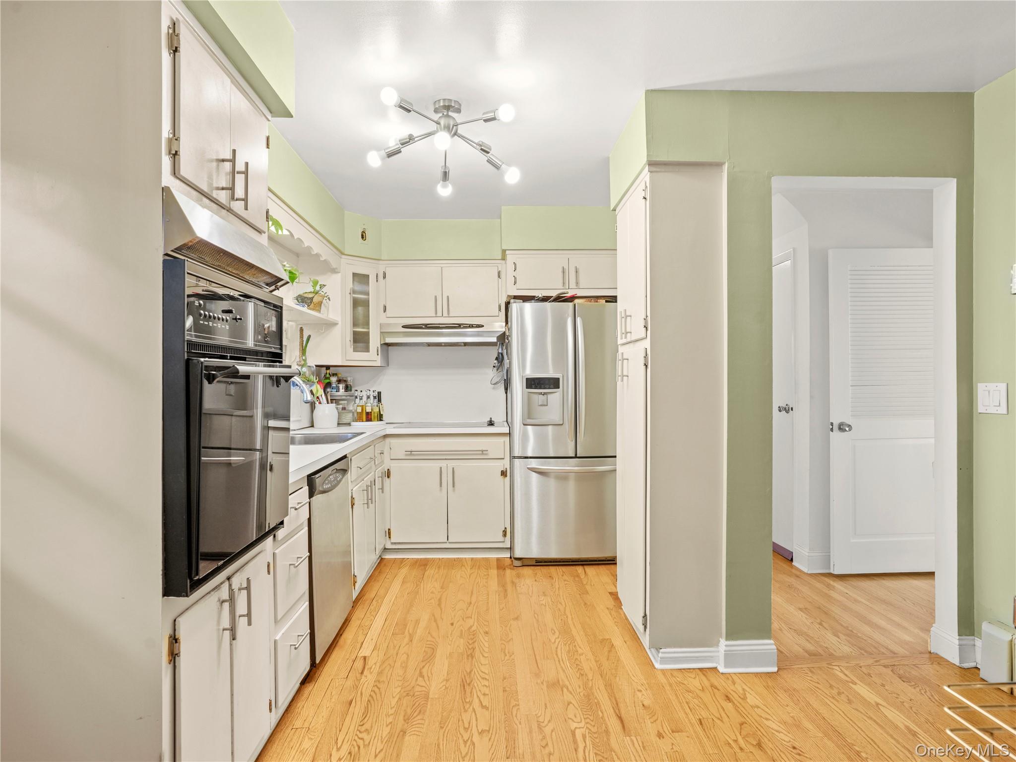 1035 Shore Acres Drive Property Photo 3