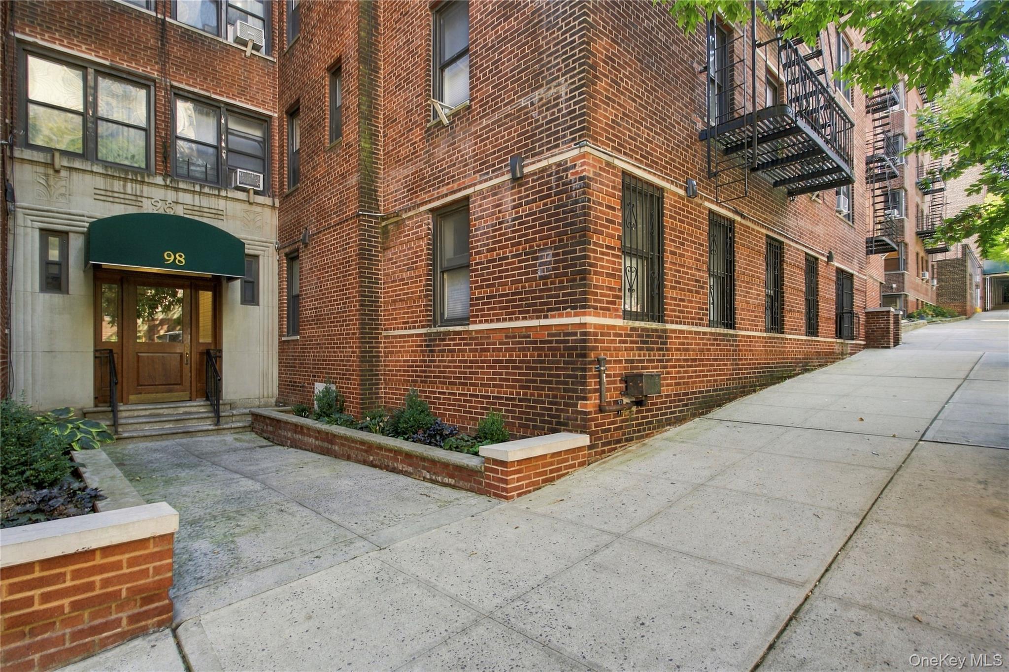 98 Park Terrace East 2C Property Photo 1