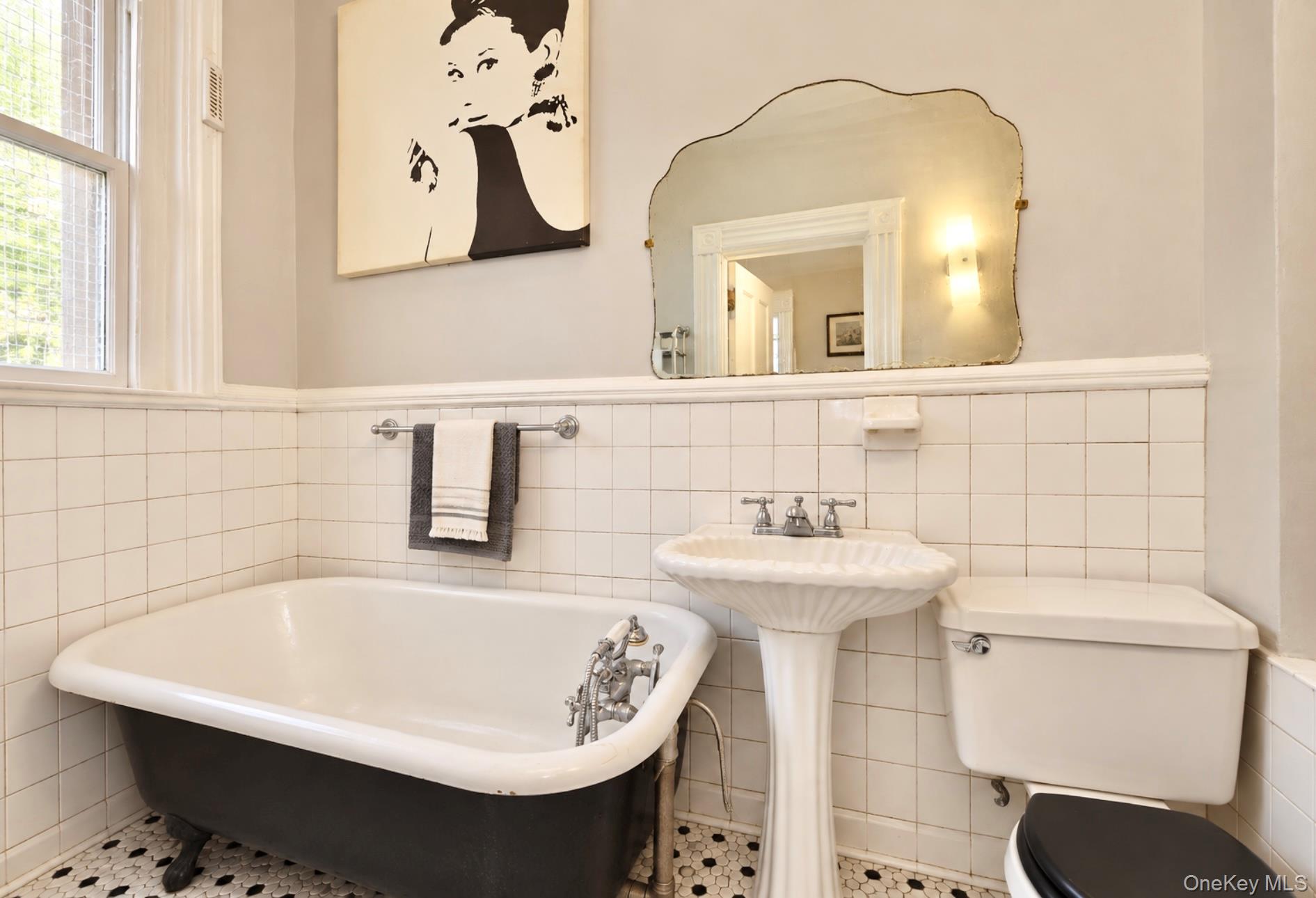 107 Moffat Street Property Photo 4