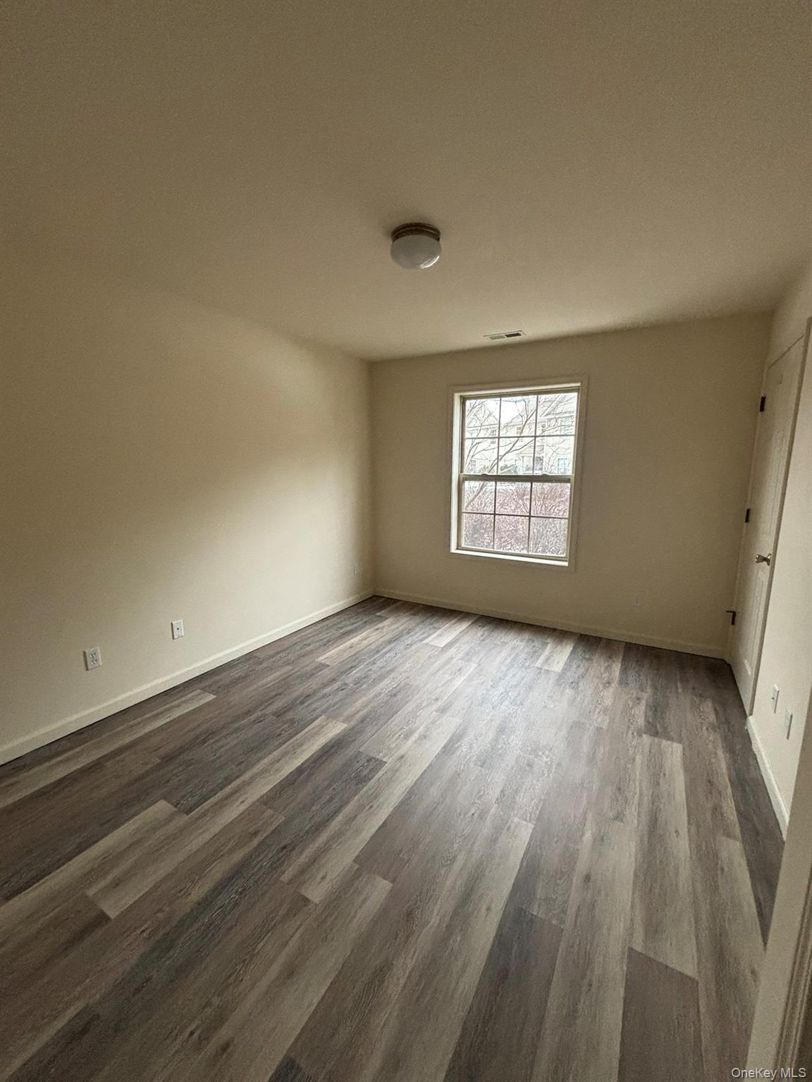 194 E Main Street 9 Property Photo 4