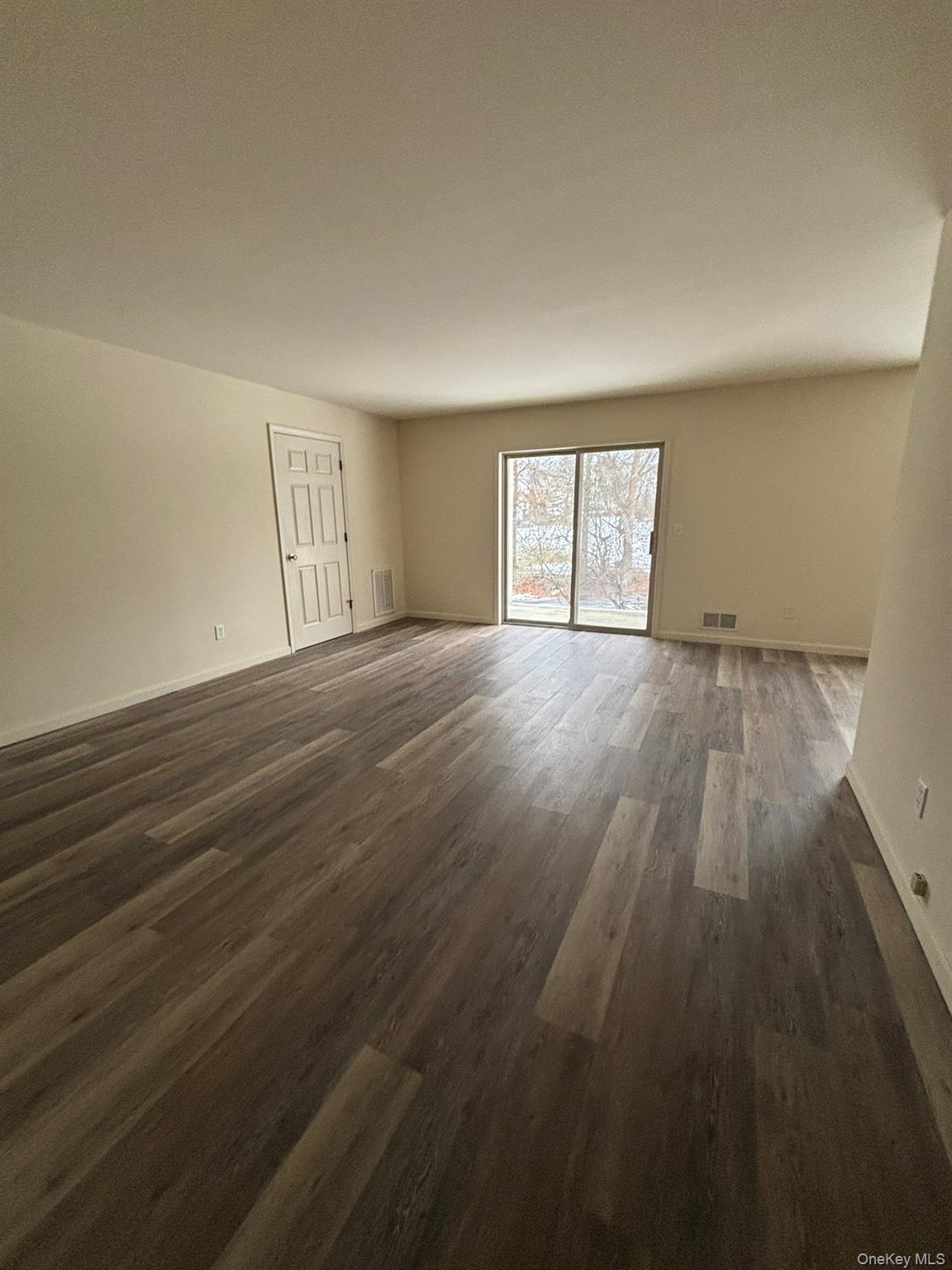 194 E Main Street 9 Property Photo 8