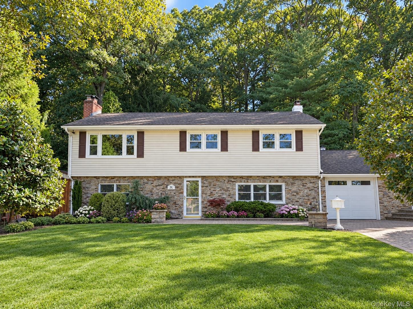 86 Iceland Drive Property Photo 1