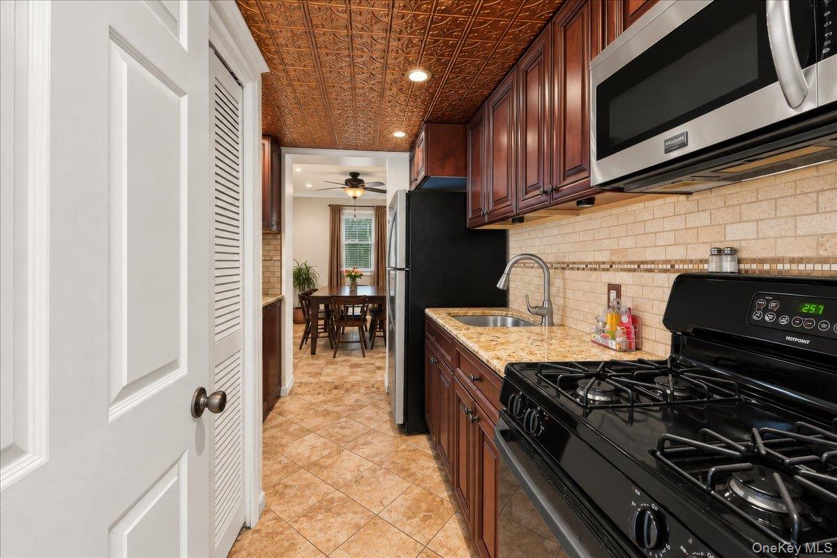 2653 Harding Avenue Property Photo 17