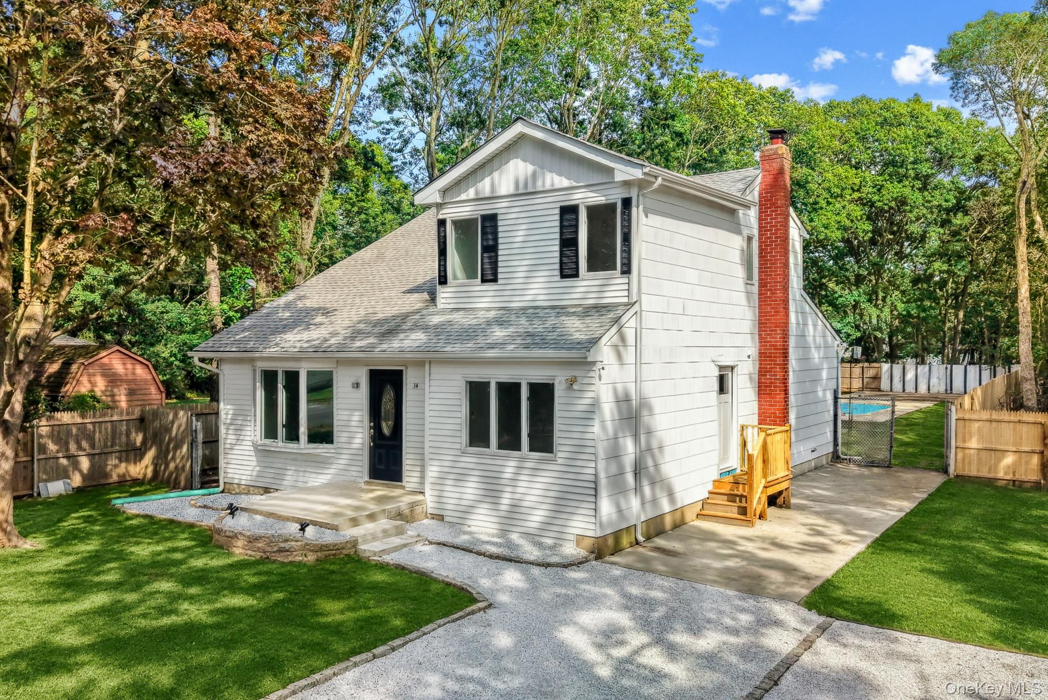 34 Pinelawn Avenue Property Photo 2