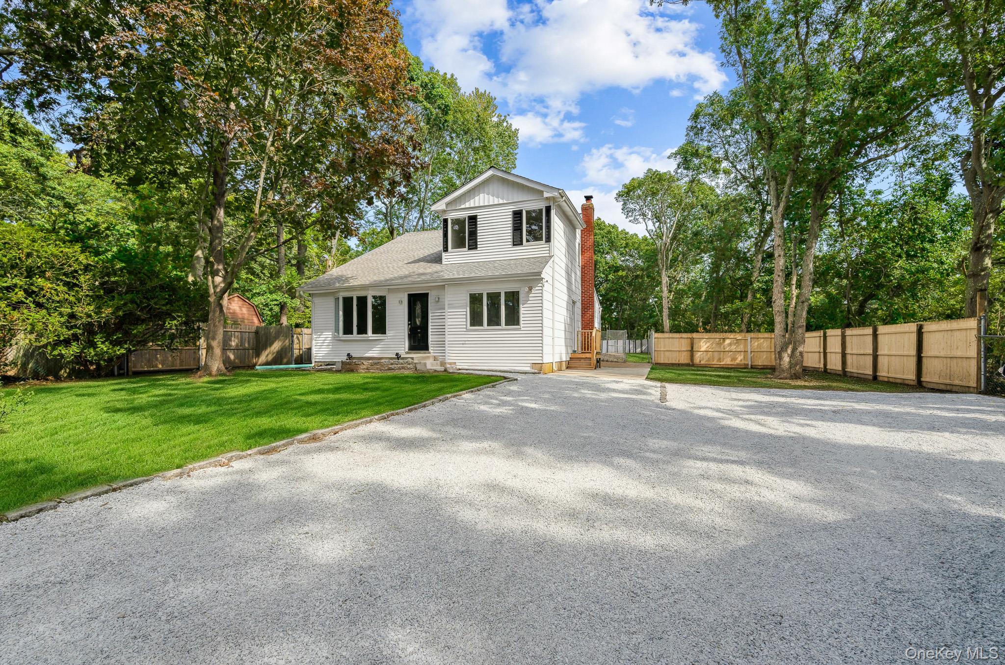 34 Pinelawn Avenue Property Photo 5