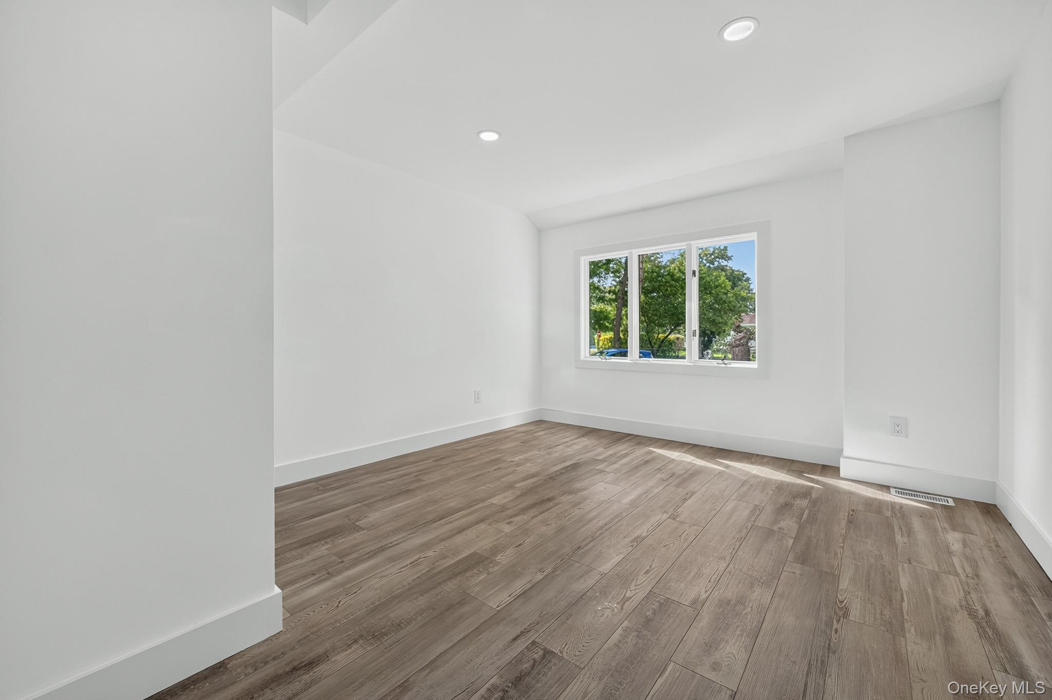 34 Pinelawn Avenue Property Photo 23