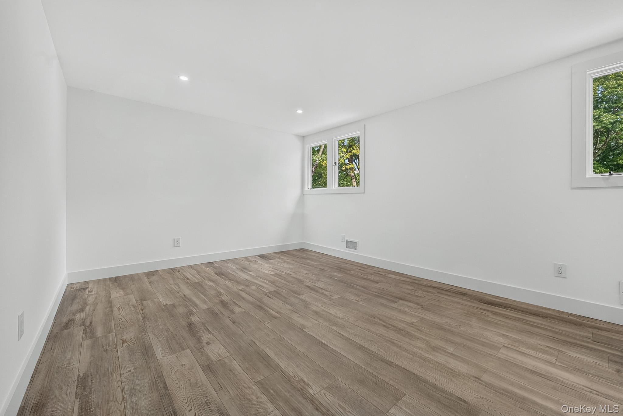 34 Pinelawn Avenue Property Photo 29
