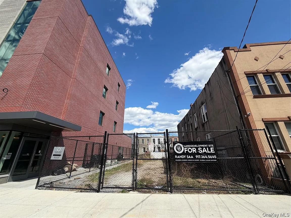 465a Cleveland Street Property Photo 1