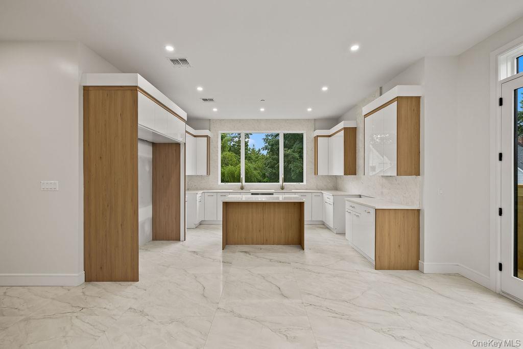 11 Lincoln Street 201 Property Photo 9