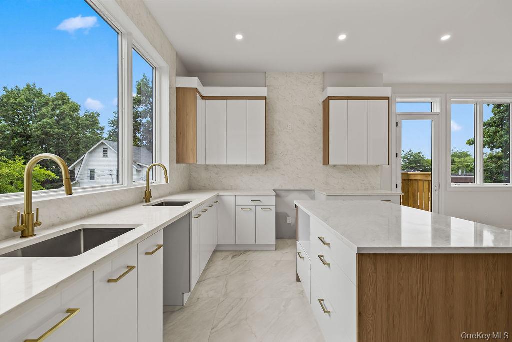 11 Lincoln Street 201 Property Photo 10