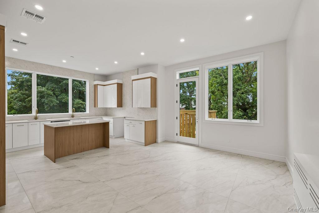 11 Lincoln Street 201 Property Photo 11