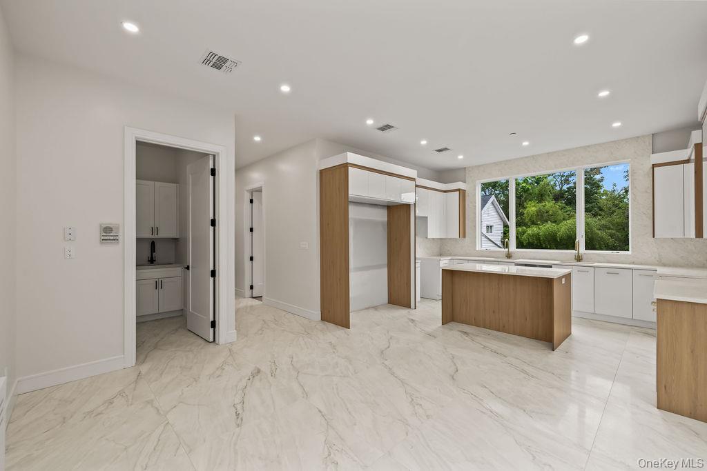 11 Lincoln Street 201 Property Photo 12