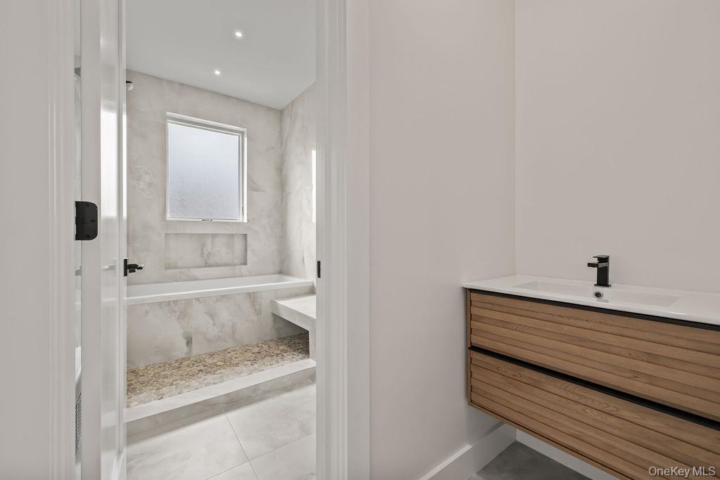 11 Lincoln Street 201 Property Photo 26