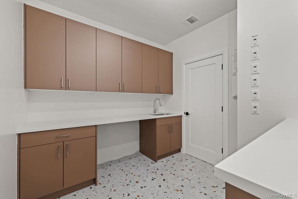 11 Lincoln Street 201 Property Photo 38