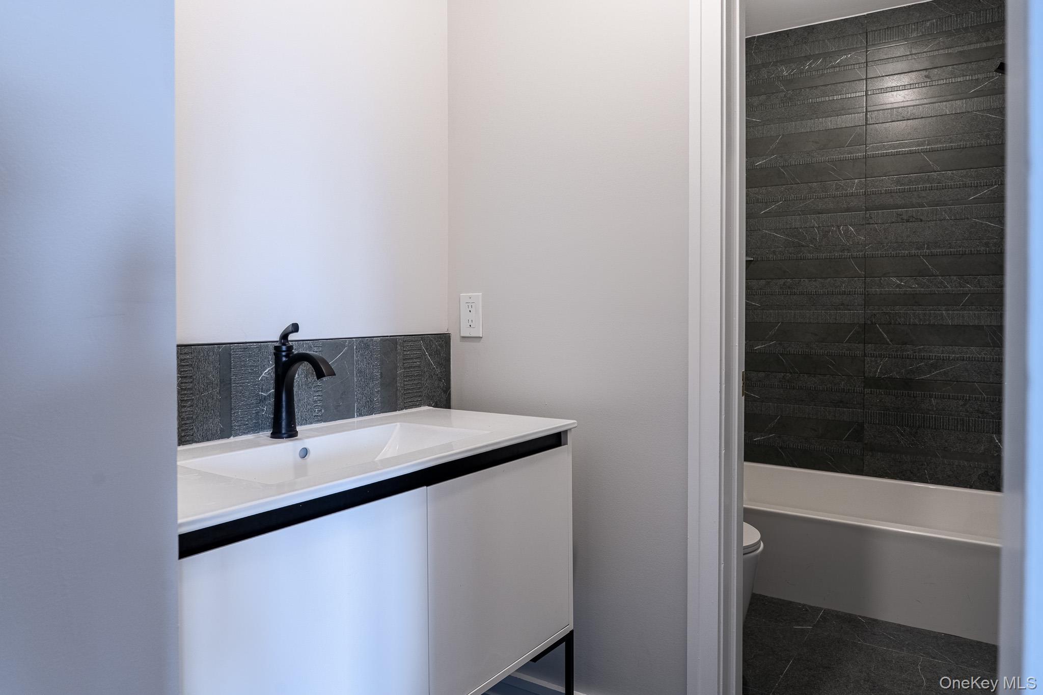 18 Twin Avenue 304 Property Photo 20