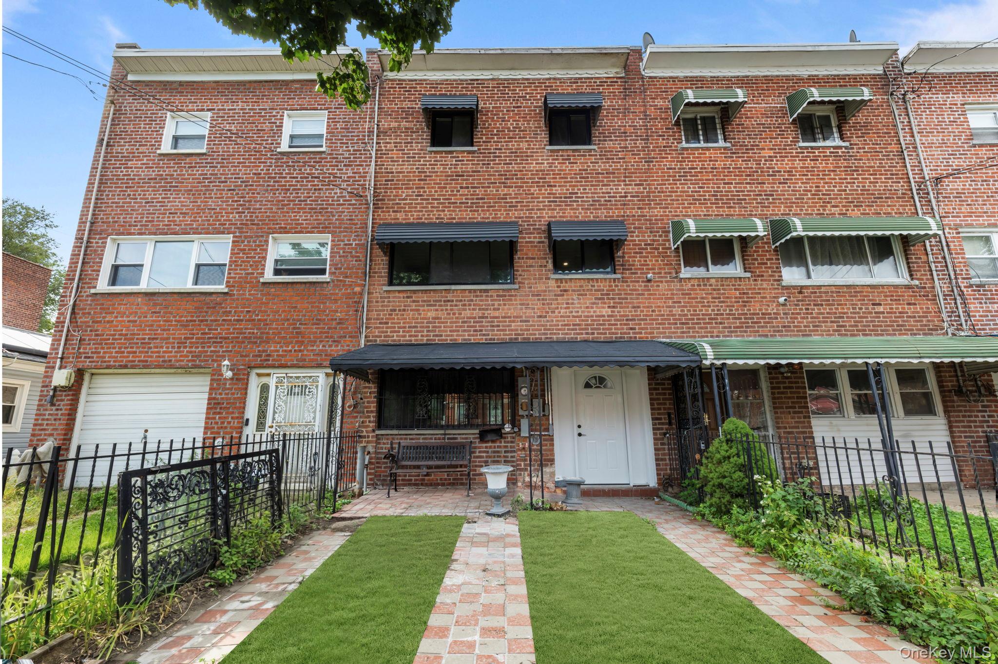 443 Effingham Avenue Property Photo 1